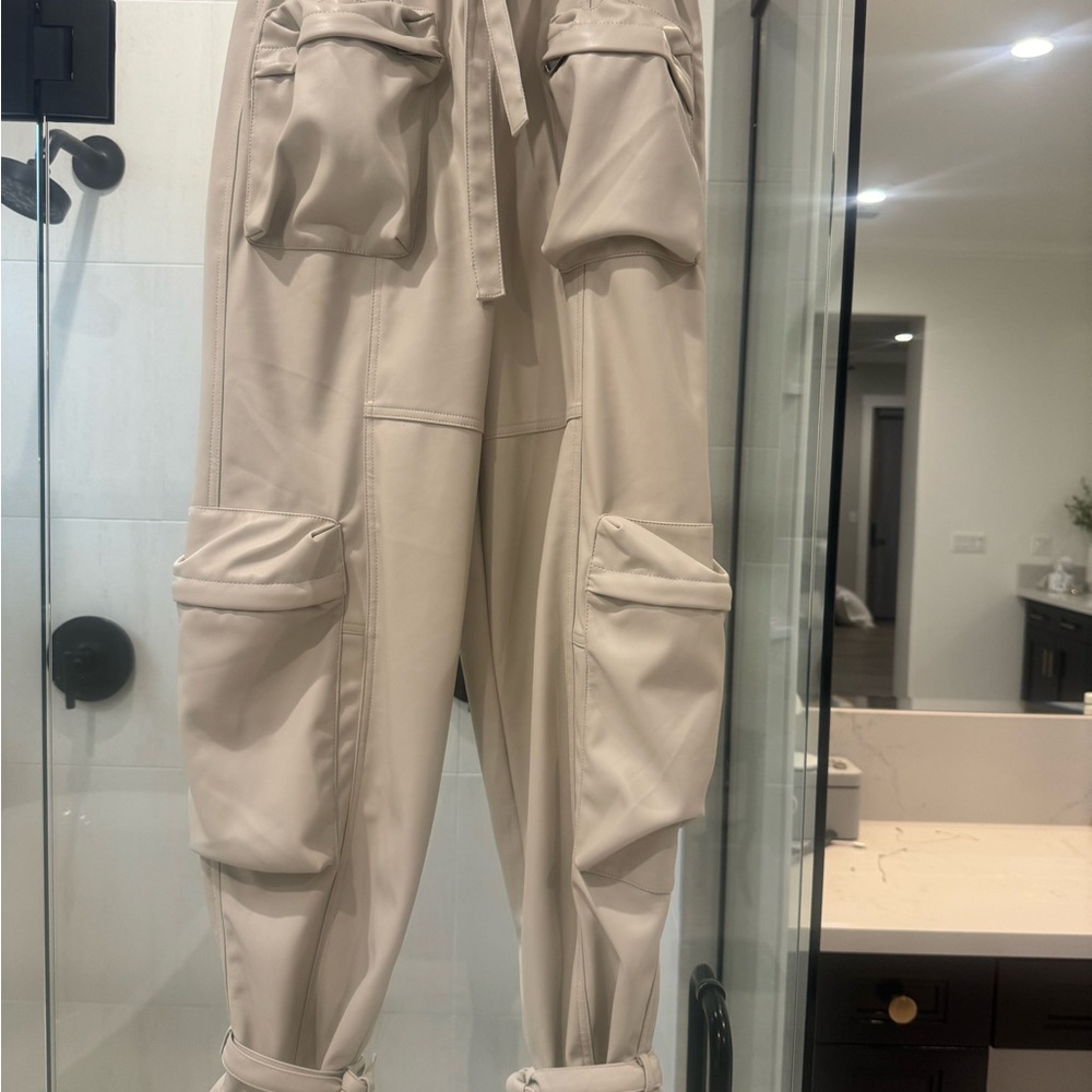 Lamarque Soft Cream Leather Design